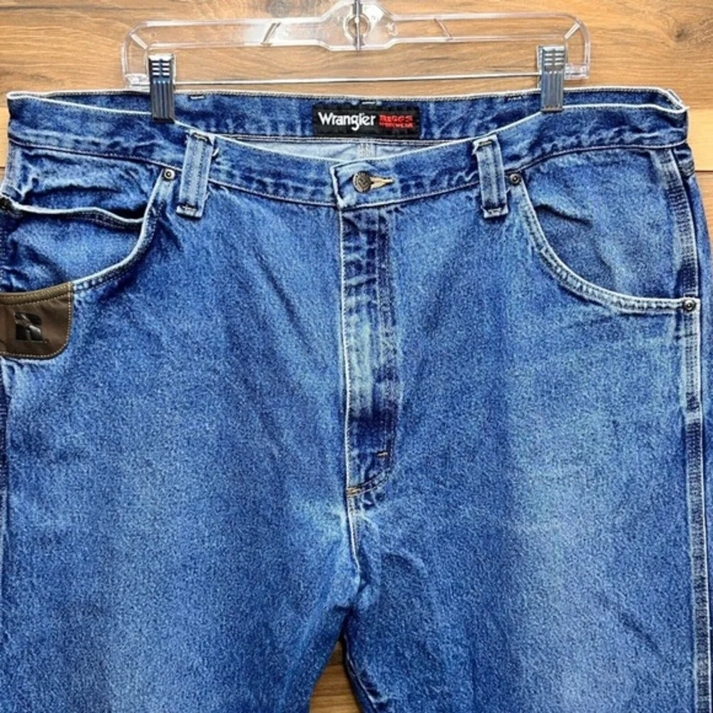 Wrangler Jeans Men's 42 X 30 Blue 100% Cotton 5 Pockets Straight Leg Zip Fly‎